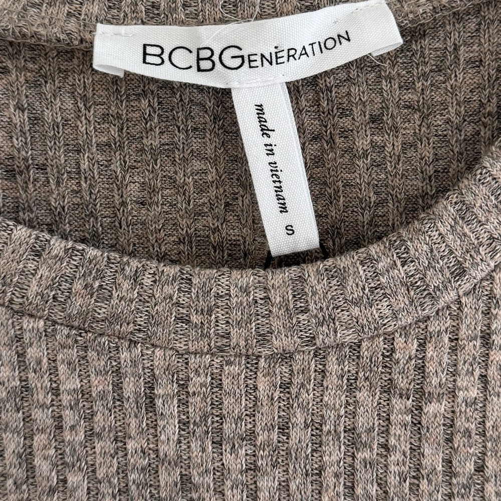 BCBGeneration Layered Peplum Crewneck Sweater Shirt Tan White Bell Sleeve Sz Sm - Picture 4 of 7